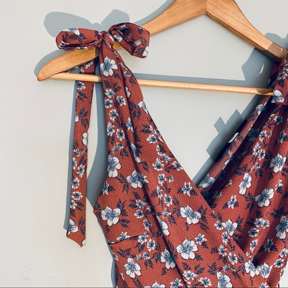 NWOT Francesca’s Floral Romper - Picture 4 of 8